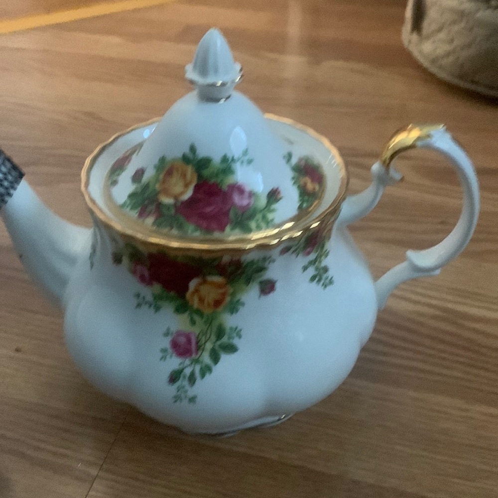 Teapot old country roses